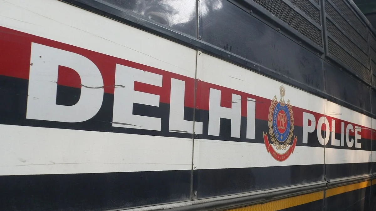 दिल्ली पुलिसकर्मियों पर हमला करने के आरोप में दो महिलाओं समेत 10 गिरफ्तार