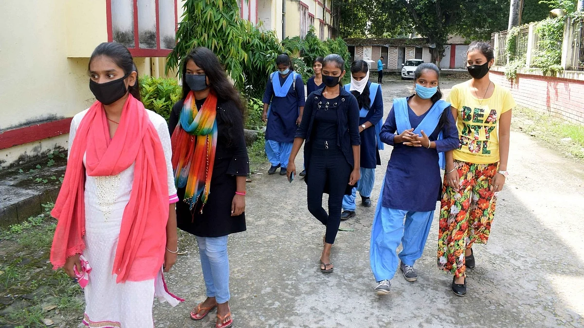 यूपी की लड़कियां खुशी-खुशी सीखेंगी विज्ञान, सरकार ने शुरू किया कार्यक्रम