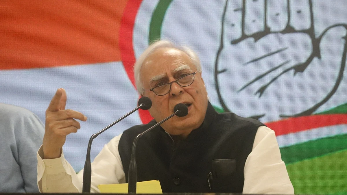 प्रियंका के समर्थन में आए कपिल सिब्बल