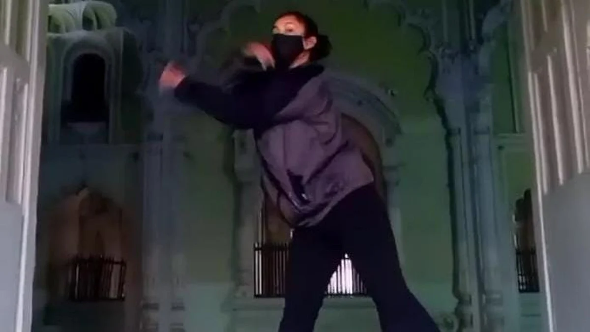 लखनऊ: डांसिंग गर्ल का वीडियो वायरल होने के बाद यूपी के बड़ा इमामबाड़ा जाने वाली महिलाओं के लिए ड्रेस कोड तय