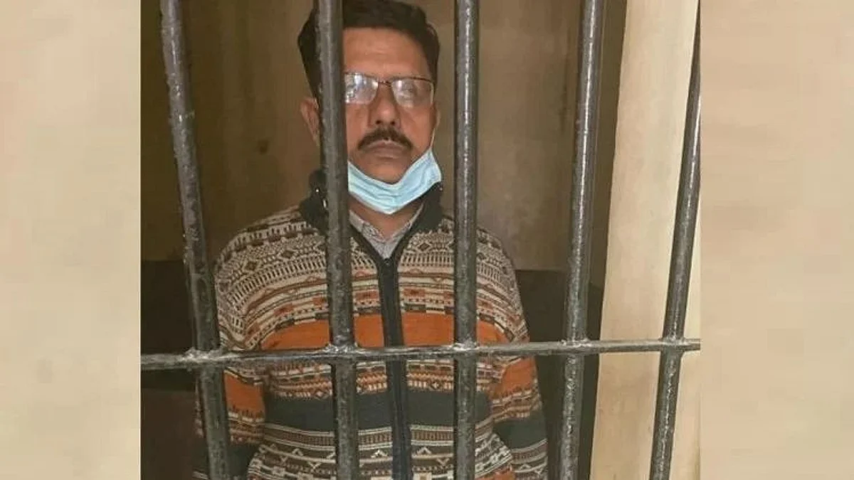 वीडियो वायरल होने के बाद यूपी सचिवालय में तैनात अनुसचिव गिरफ्तार, महिला कर्मचारी से छेड़छाड़ का है आरोप