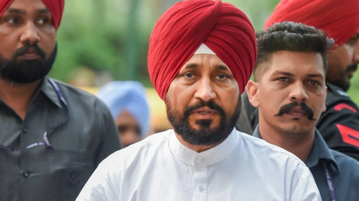पंजाब: मुख्यमंत्री चरणजीत सिंह का बड़ा फैसला, किसानों पर पराली जलाने के पुराने केस होंगे वापस
