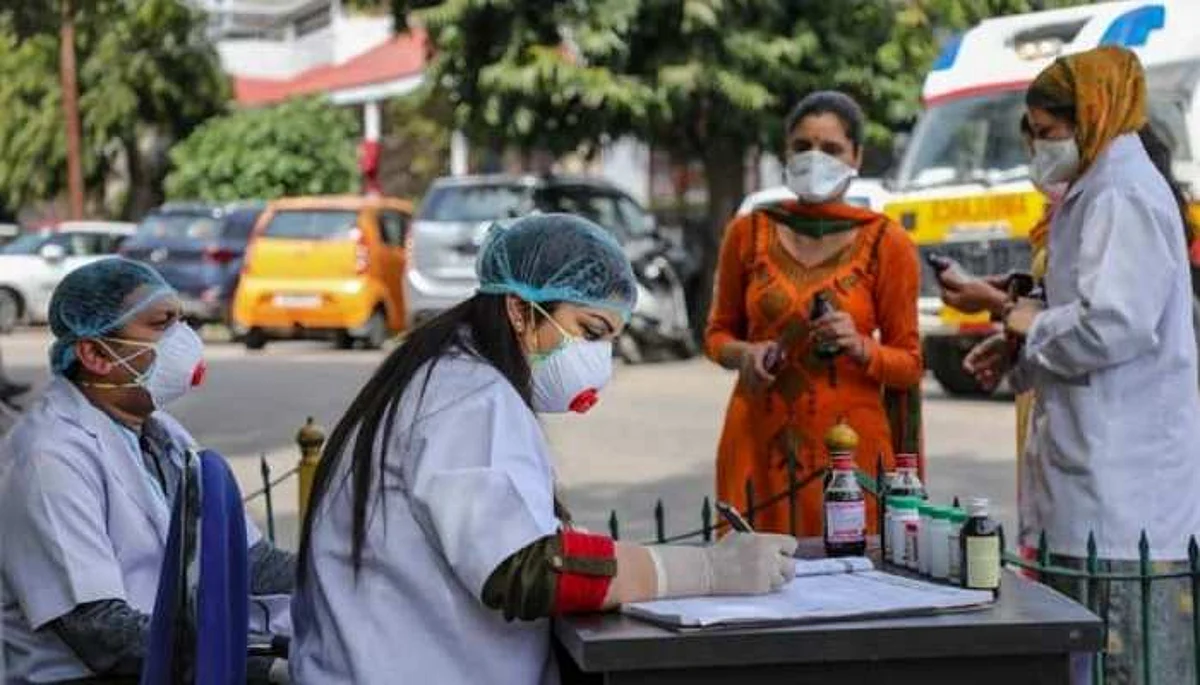 Covid India Update: भारत में कोरोनावायरस के 12,516 नए मामले, 501 लोगों की मौत