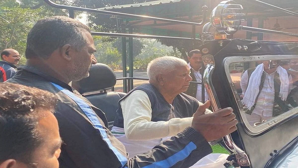 बिहार: पटना की सड़कों पर खुली जीप चलाते दिखे लालू यादव, खुद सोशल मीडिया पर शेयर किया विडियो