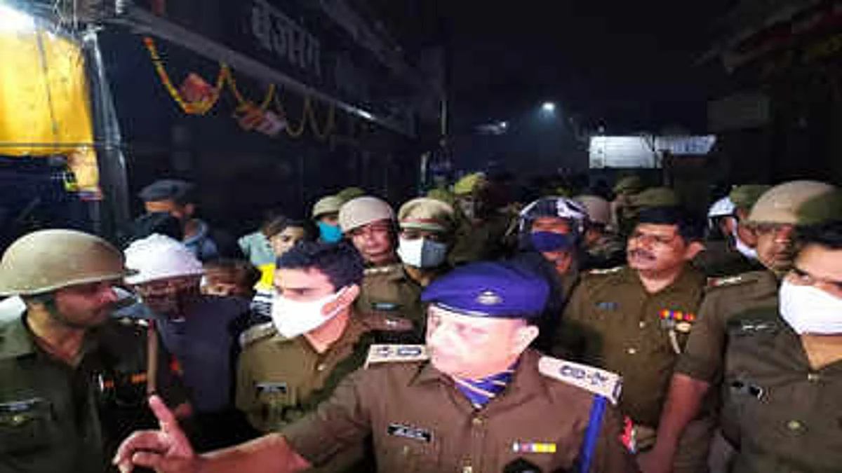 उत्तर प्रदेश: आगरा में युवती की मौत पर बवाल, भारी सुरक्षाबल तैनात
