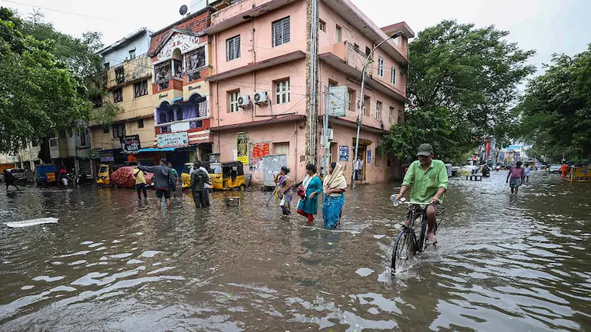 तमिलनाडु में भारी बारिश से जन जीवन को भारी नुकसान, प्रभावित क्षेत्र का निरिक्षण करने पहुंचे सीएम स्टालिन