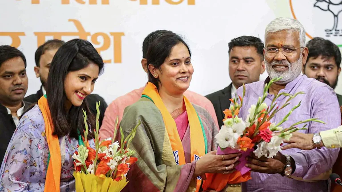 यूपी विधानसभा चुनाव से पहले कांग्रेस विधायक अदिति सिंह और बसपा विधायक वंदना सिंह BJP में शामिल