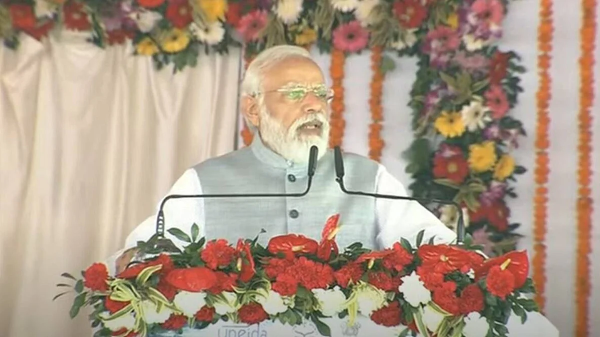Purvanchal Expressway: पीएम मोदी ने पहले की सरकारों पर कसा तंज, बोले- यहां सड़कों पर राह नहीं होती थी....