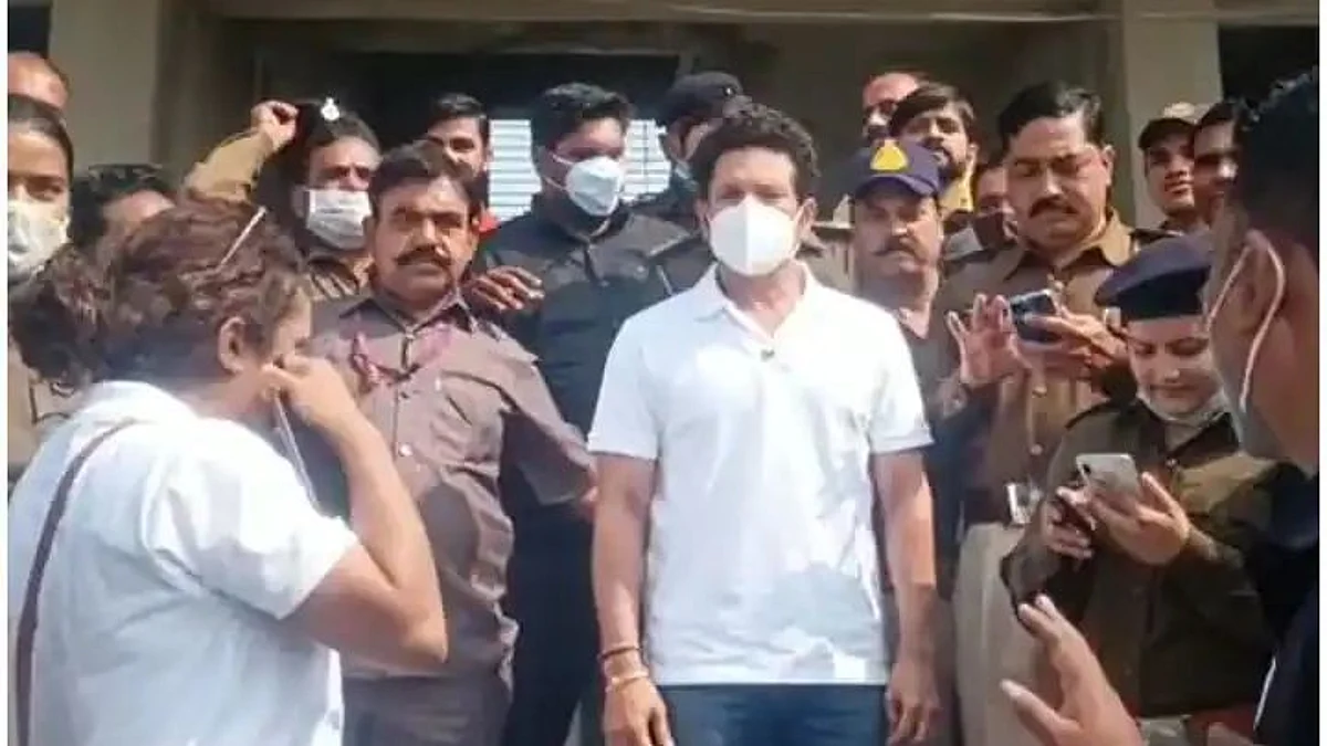 मध्य प्रदेश: अचानक सेवनिया गांव पहुंचे सचिन तेंदुलकर, बच्चों की शिक्षा में दिया सहयोग