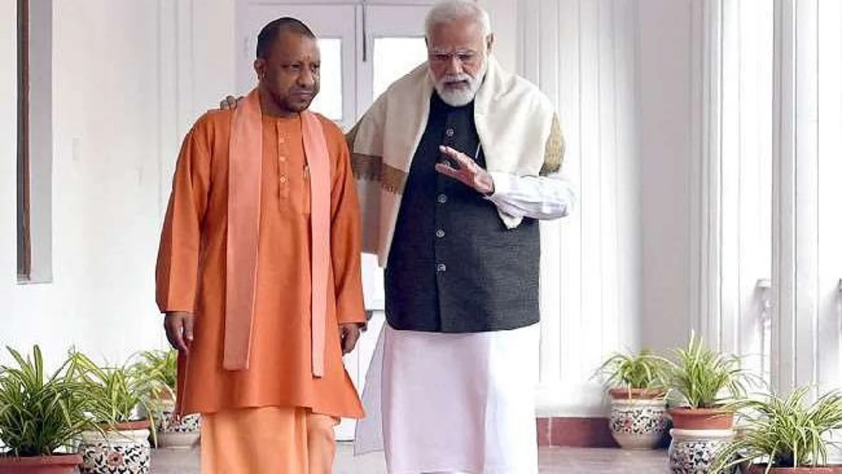 सीएम योगी ने पीएम मोदी के साथ कंधे पर हाथ रखे तस्वीर की साझा, क्या हैं इसके मायने?