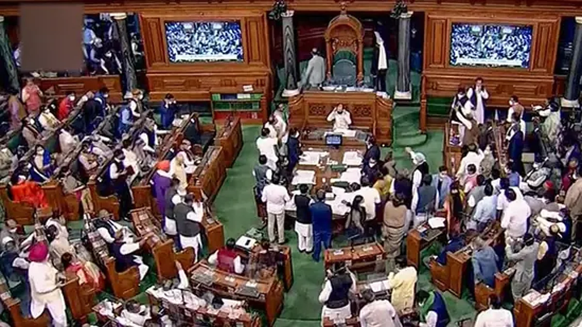 Parliament Session: सांसदों के निलंबन के मुद्दे पर विपक्ष का हंगामा, राज्यसभा की कार्यवाही एक दिन के लिए स्थगित