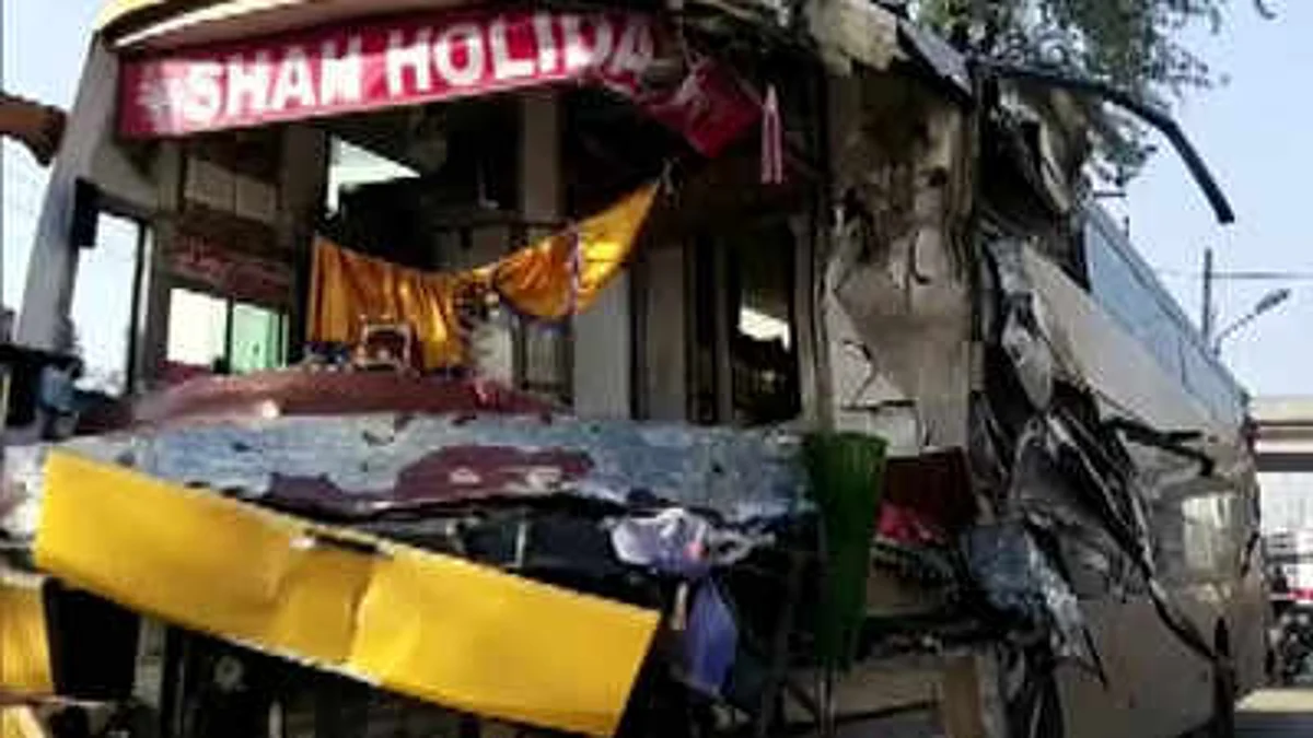 हरियाणा: अंबाला-दिल्ली हाईवे में दर्दनाक सड़क हादसा! तीन टूरिस्ट बसें टकराईं, पांच लोगों की मौत, आठ घायल