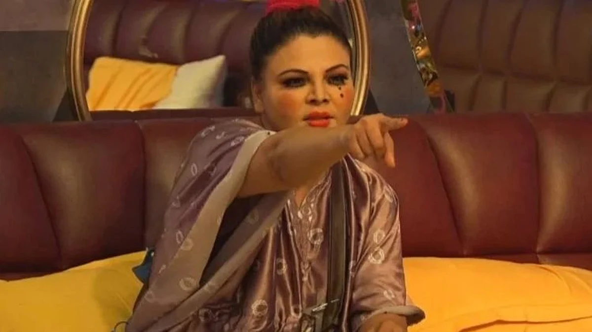Bigg Boss 15: राखी सावंत के वीआईपी जोन से घरवालों ने चुराया सामान, गुस्से में एक्ट्रेस ने कहा- कीड़े पड़ेंगे...
