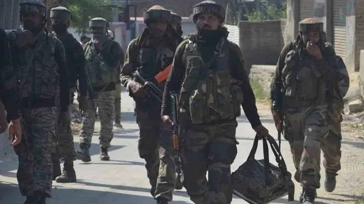 Shopian Encounter: जम्मू-कश्मीर के शोपियां में दो आतंकी ढेर, मौके से हथियार बरामद, इलाके में तलाशी अभियान जारी