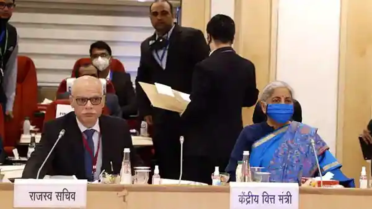 GST Council 46th Meeting- नए साल से पहले आम जनता को बड़ी राहत, कपड़ों पर जीएसटी दर में वृद्धि टाली गई
