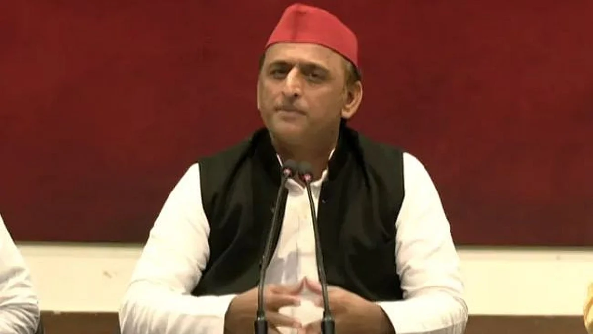 UP Election 2022: IT रेड पर भड़के अखिलेश यादव, बोले- हमारे फोन हो रहे हैं टैप, हर शाम रिकॉर्डिंग सुनते हैं सीएम