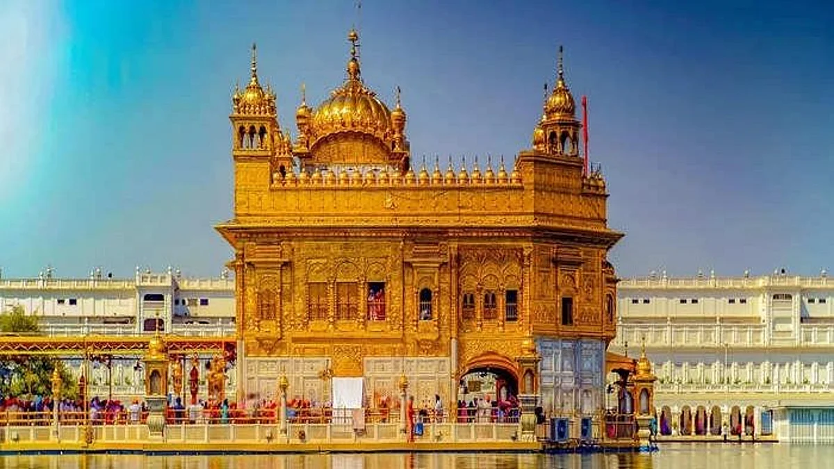 स्वर्ण मंदिर में गुरुग्रंथ साहिब की बेअदबी की कोशिश, आरोपी की पीट-पीटकर हत्या; सामने आया घटना का वीडियो