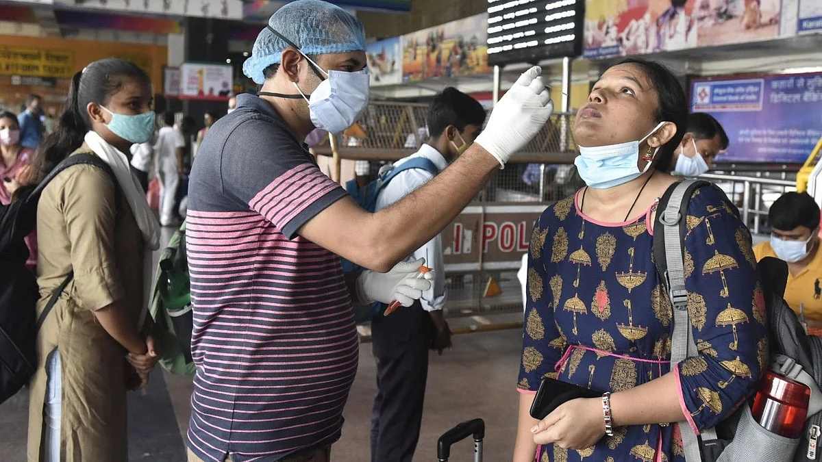 Covid-19 Updates: भारत में पिछले 24 घंटे में कोविड के 6,358 नए मामले, ओमिक्रोन से अब तक 653 लोग संक्रमित