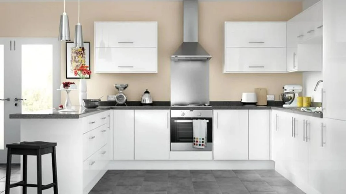 Vastu Tips For Kitchen: अगर बेवजह घर में हो रहा है क्लेश, रसोई से हटा दे यह पांच चीजें