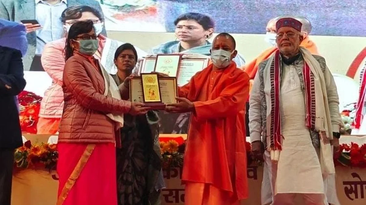 उत्तर प्रदेश: सीएम योगी आदित्यनाथ ने 585 आंगनबाड़ी केंद्रों का किया शिलान्यास, मिलेगी हर महीने 500 रुपये की प्रोत्साहन राशि