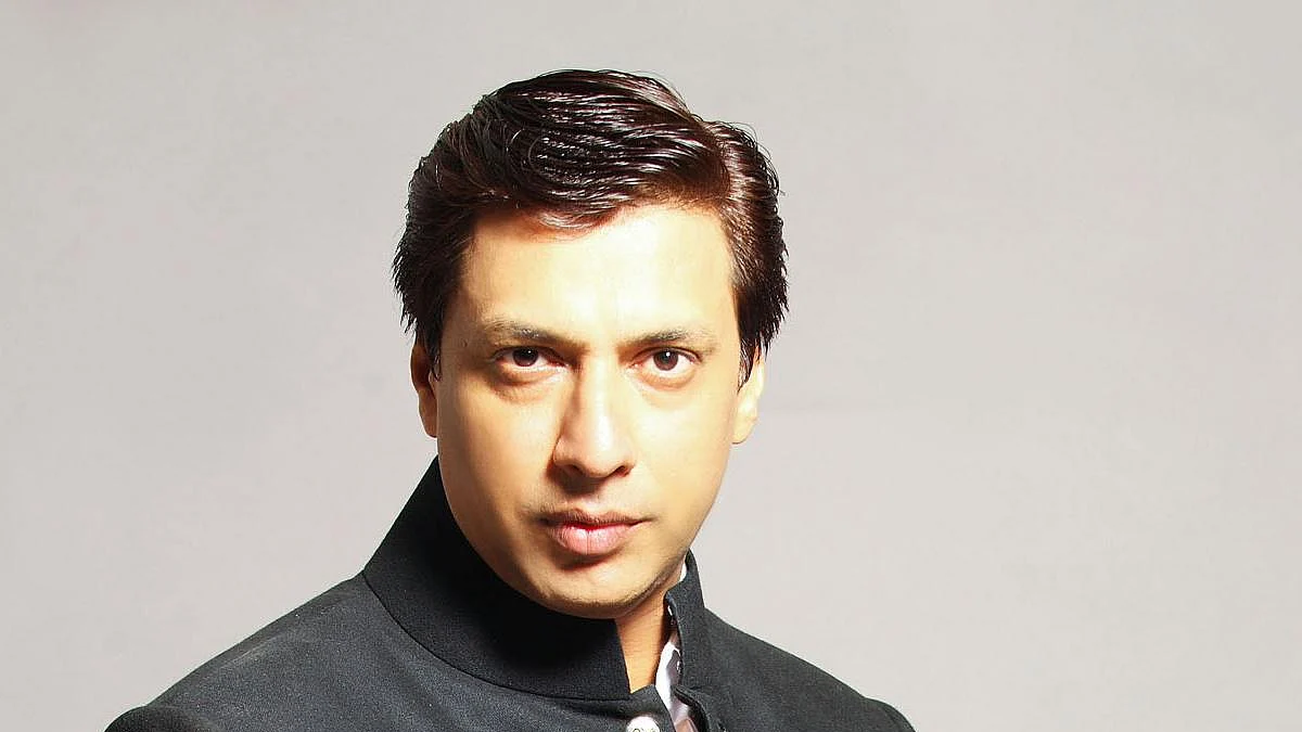 दोनों वैक्सीन लेने के बावजूद निर्देशक मधुर भंडारकर का कोविड टेस्ट निकला पॉजिटिव, ट्वीट कर बोले..
