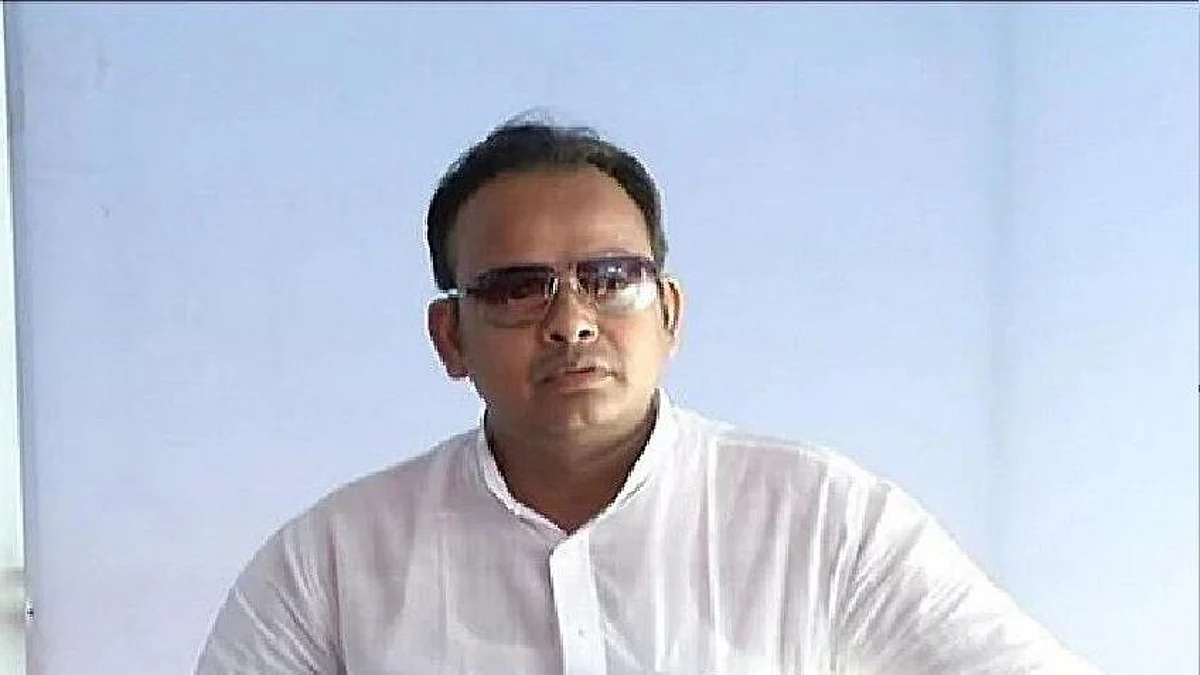 कांग्रेस विधायक ने दिया बेतुका बयान, बोले 'कंगना रणौत के गाल से भी ज्यादा चिकनी सड़के बनवाऊंगा'