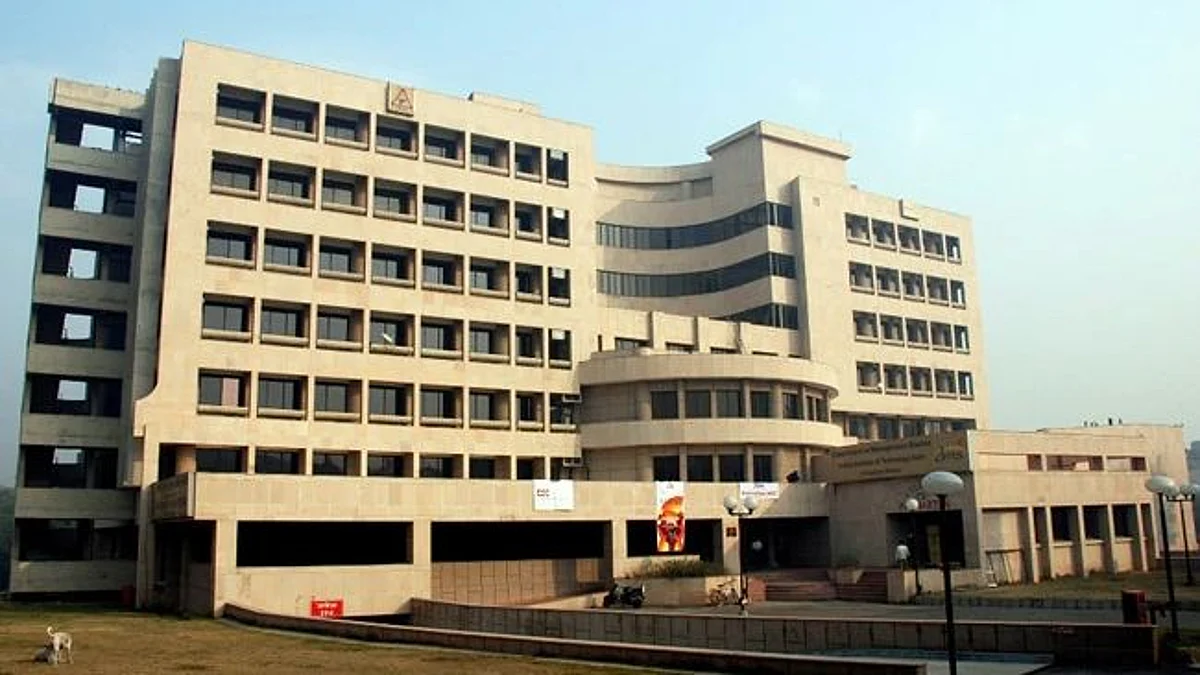 IIT कानपुर के प्रोफेसर का दावा, अप्रैल में खत्म हो जाएगी कोरोना की तीसरी लहर