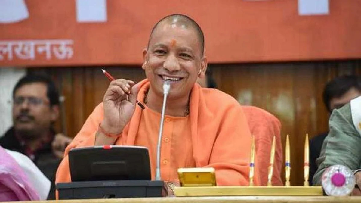 उत्तर प्रदेश: योगी सरकार ने 28 लाख सरकारी कर्मचारियों को दिया बड़ा तोहफा, आयुष्मान की तर्ज पर मिलेगा कैशलेस इलाज