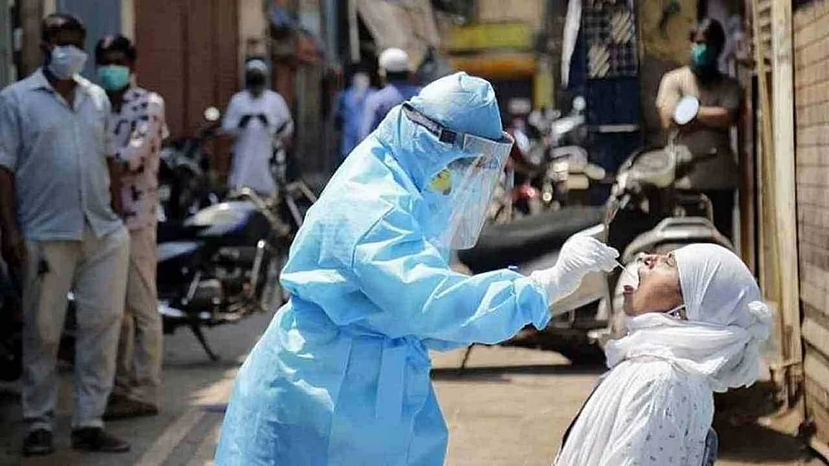 Covid Update: भारत में 24 घंटे में 90 हज़ार से अधिक कोविड संक्रमित मिले, ओमिक्रॉन वेरिएंट की संख्या भी ढाई हज़ार के पार