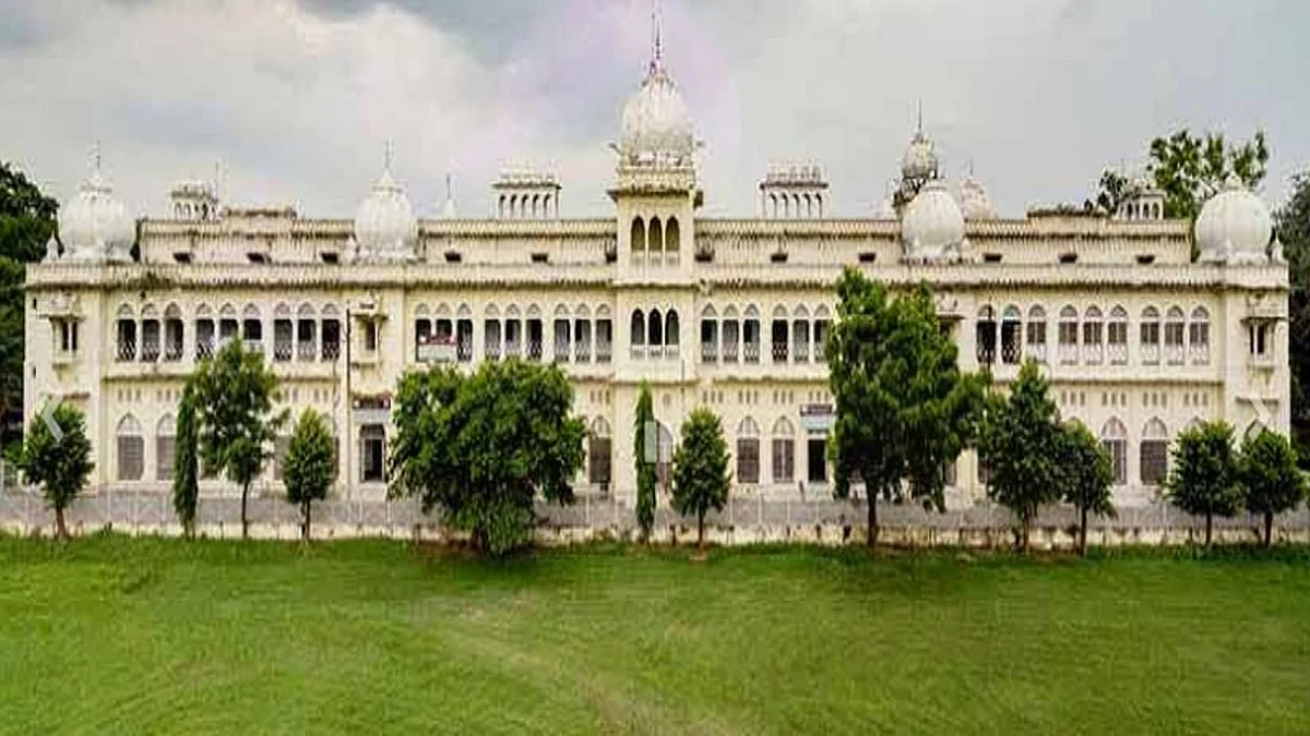 50 छात्र कोरोना पॉजिटिव मिलने से लखनऊ विश्वविद्यालय ने स्थगित की परीक्षा