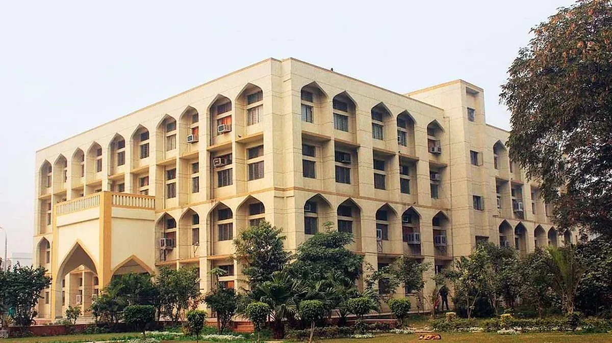 कोरोना के बढ़ते मामलों पर जामिया मिलिया इस्लामिया ने जारी किया निर्देश, 'No Vaccine, No Campus Entry'