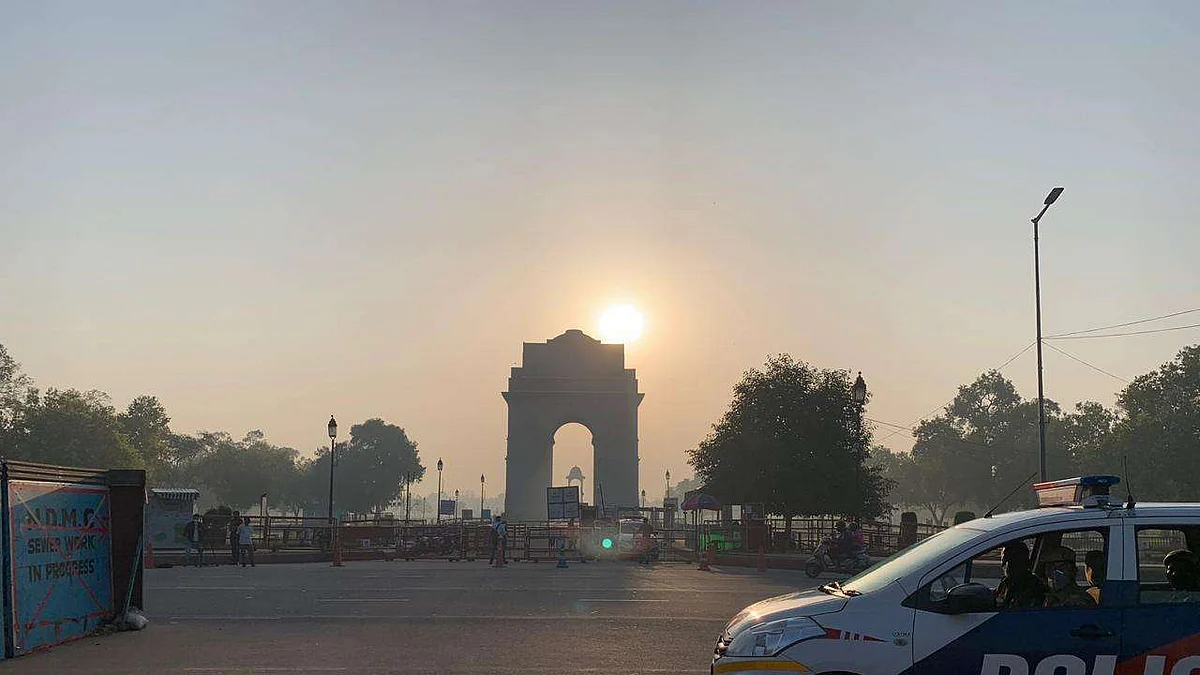 Weekend Curfew in Delhi: कोरोना संक्रमण के बढ़ते मामलों के बीच दिल्ली में लागू किया गया वीकेंड कर्फ्यू