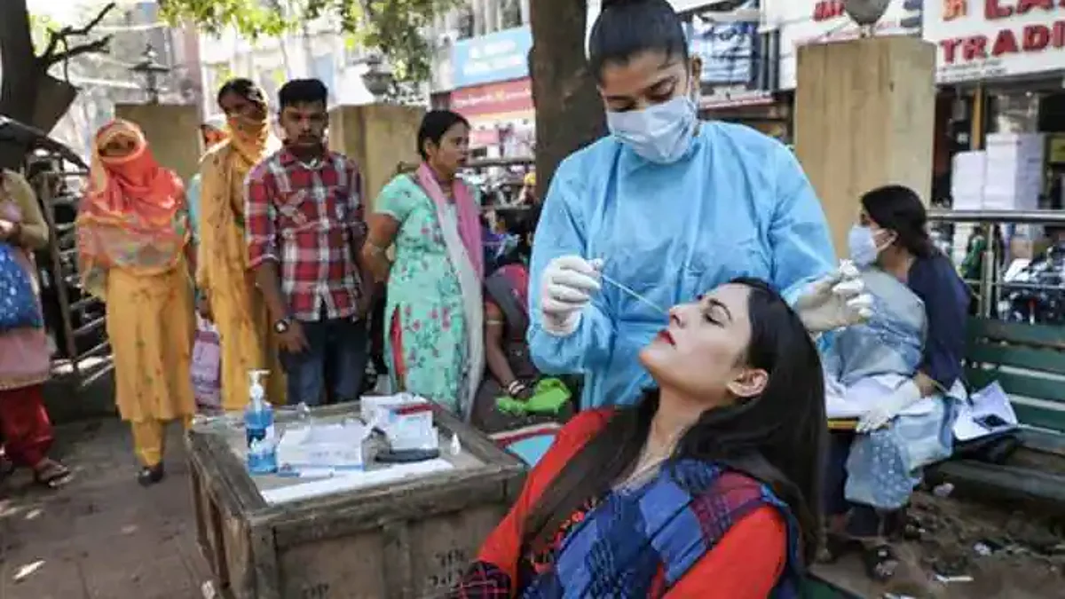 Covid-19 Updates: भारत में बीते 24 घंटे में कोरोना के 1,72,433 नए मामले, 1008 लोगों की मौत