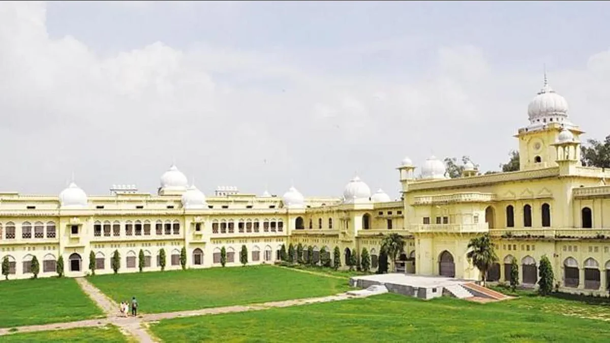 Lucknow University: पीएचडी प्रवेश के दो साल बाद भी पढ़ाई नहीं, छात्र काट रहे विभाग और प्रशासन के चक्कर