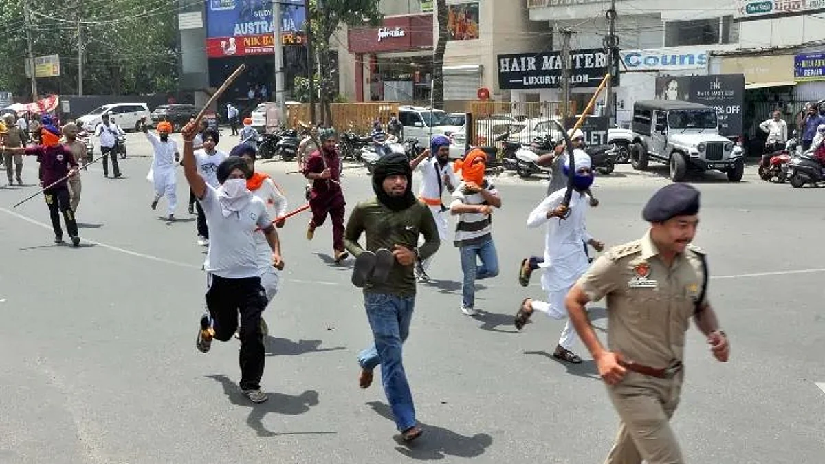 Patiala Violence: पटियाला में हिंसक झड़प के बाद कर्फ्यू, हिंदू संगठन ने आज बंद का किया ऐलान