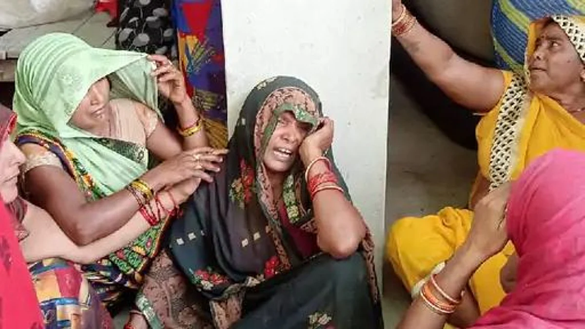 प्रयागराज में एक ही परिवार के 5 लोगों की हत्या, घर के कमरे में भी लगाई आग