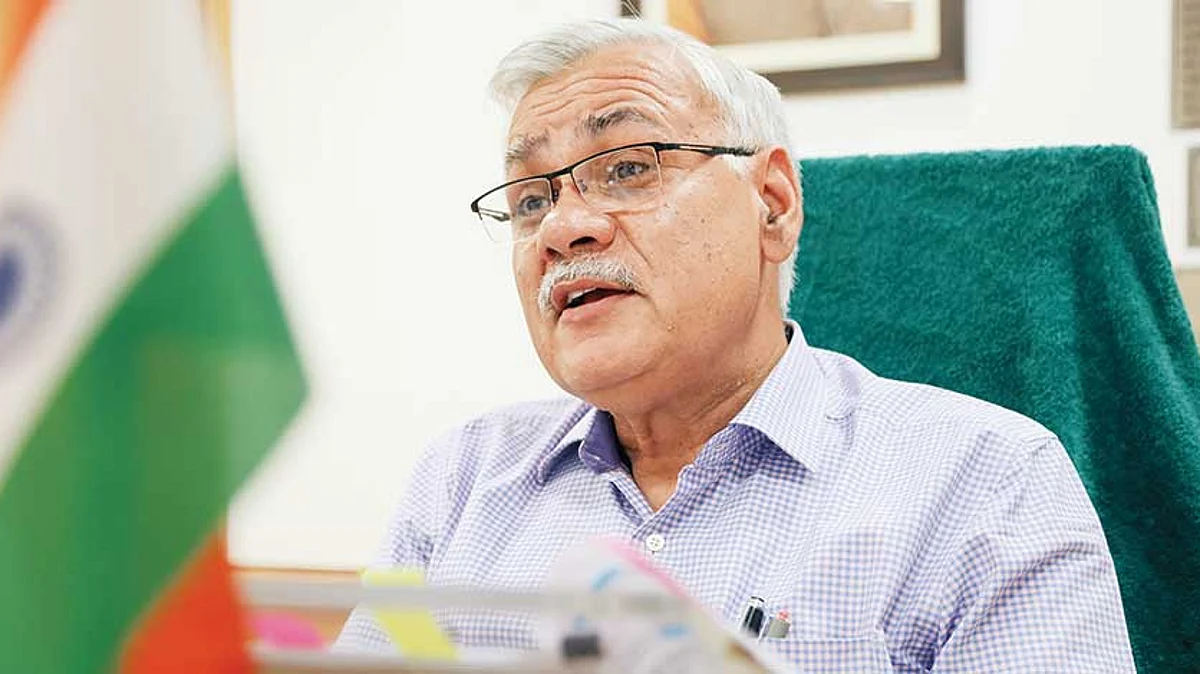 कोविड के बढ़ते मामलों के बीच लखनऊ समेत इन जिलों में अनिवार्य हुआ सार्वजनिक स्थानों पर मास्क