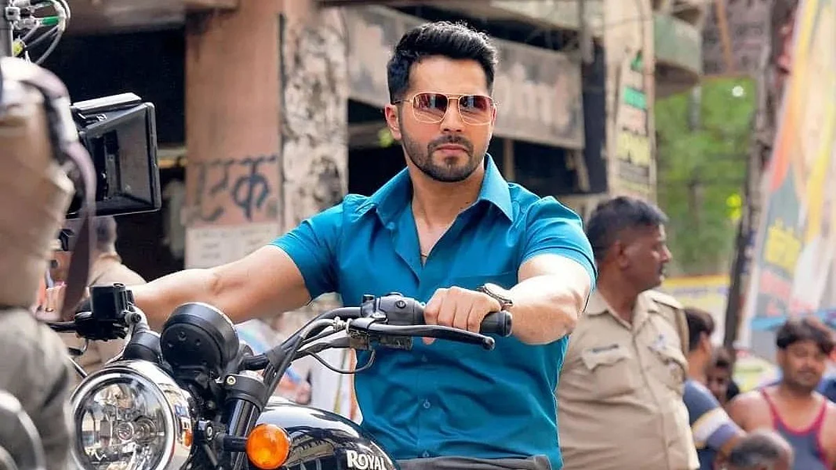 लखनऊ में रॉयल एनफील्ड बाइक पर बैठे दिखे वरुण धवन, बवाल के सेट से एक्टर का फर्स्ट लुक रिलीज