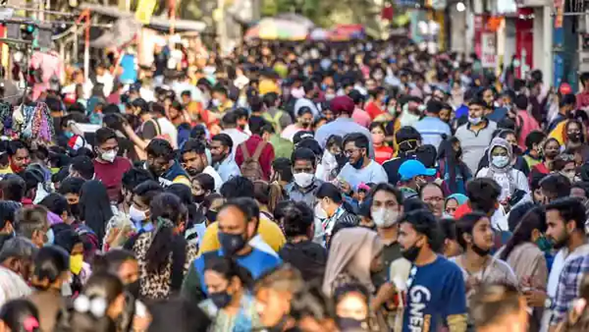 Covid-19 Updates: देश में तेजी से बढ़ रही कोरोना की रफ्तार, 24 घंटे में आए 3,688 नए मामले, 50 की मौत