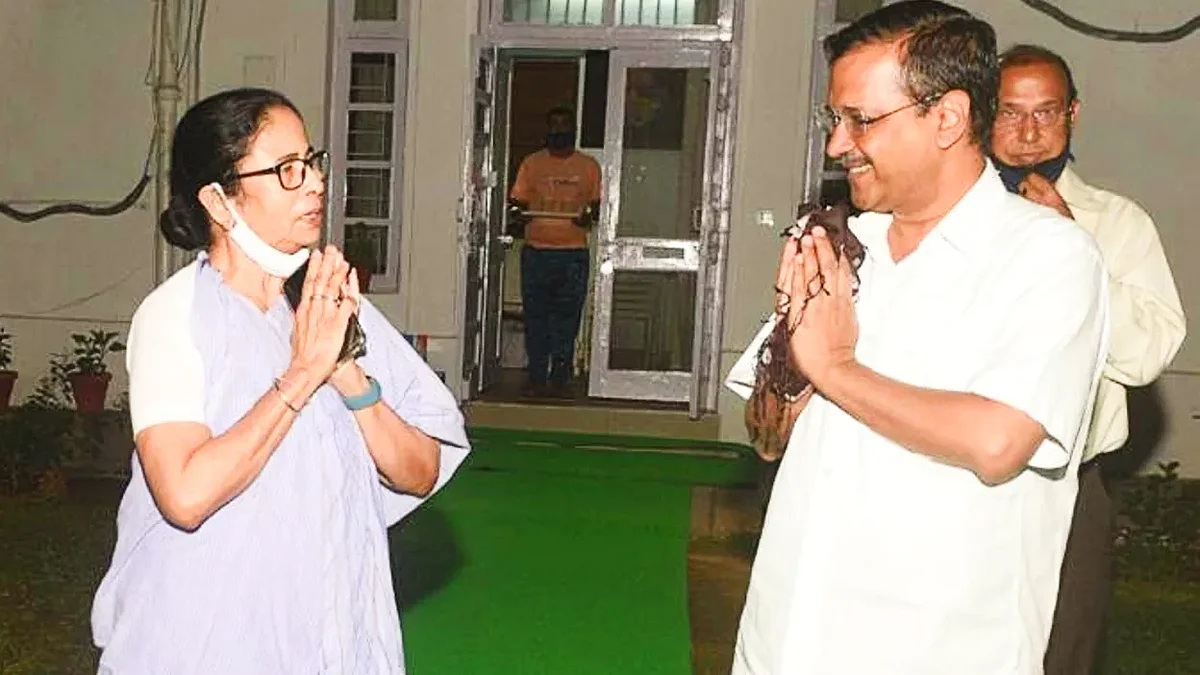 पश्चिम बंगाल की मुख्यमंत्री ममता बनर्जी ने की दिल्ली सीएम केजरीवाल से मुलाकात