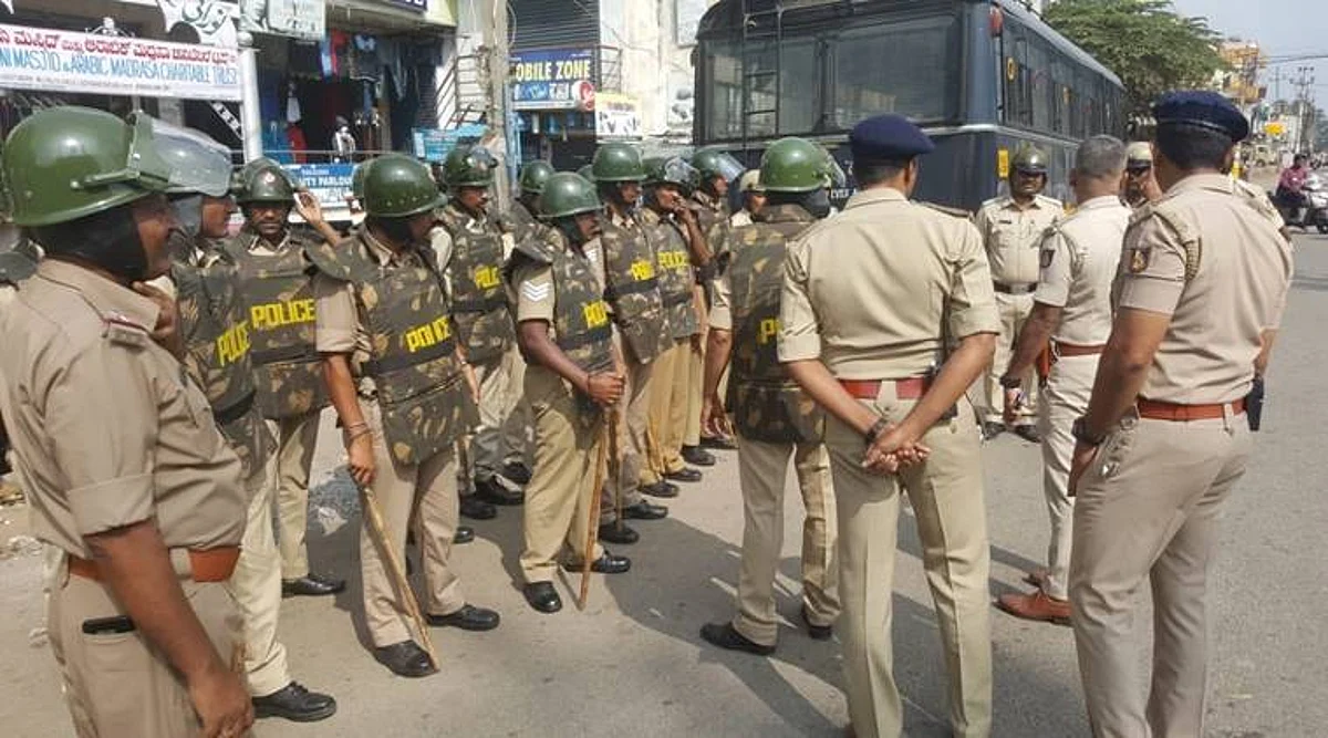 LoudSpeaker Row: कर्नाटक में 1000 मंदिरों में अजान चलने तक पढ़ी गई हनुमान चलीसा, हाई अलर्ट पर पुलिस
