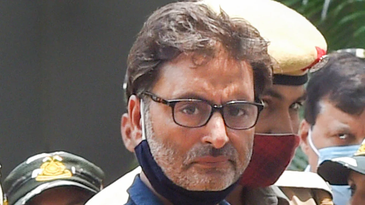 अलगाववादी नेता यासीन मलिक को सजा सुनाए जाने के बाद कश्मीर घाटी में मोबाइल इंटरनेट बंद