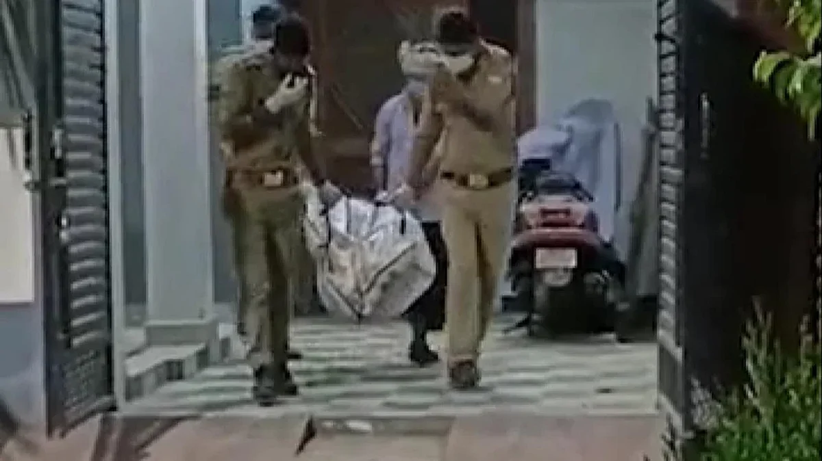 लखनऊ: चार दिन तक मां की लाश के साथ घर में बंद रही बेटी, बदबू फैलने पर लोगों को चला पता