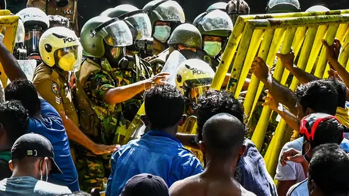 Sri Lanka Crisis: आर्थिक संकट के बीच श्रीलंका सरकार ने हटाया आपातकाल, कानून-व्यवस्था में सुधार के चलते लिया गया फैसला