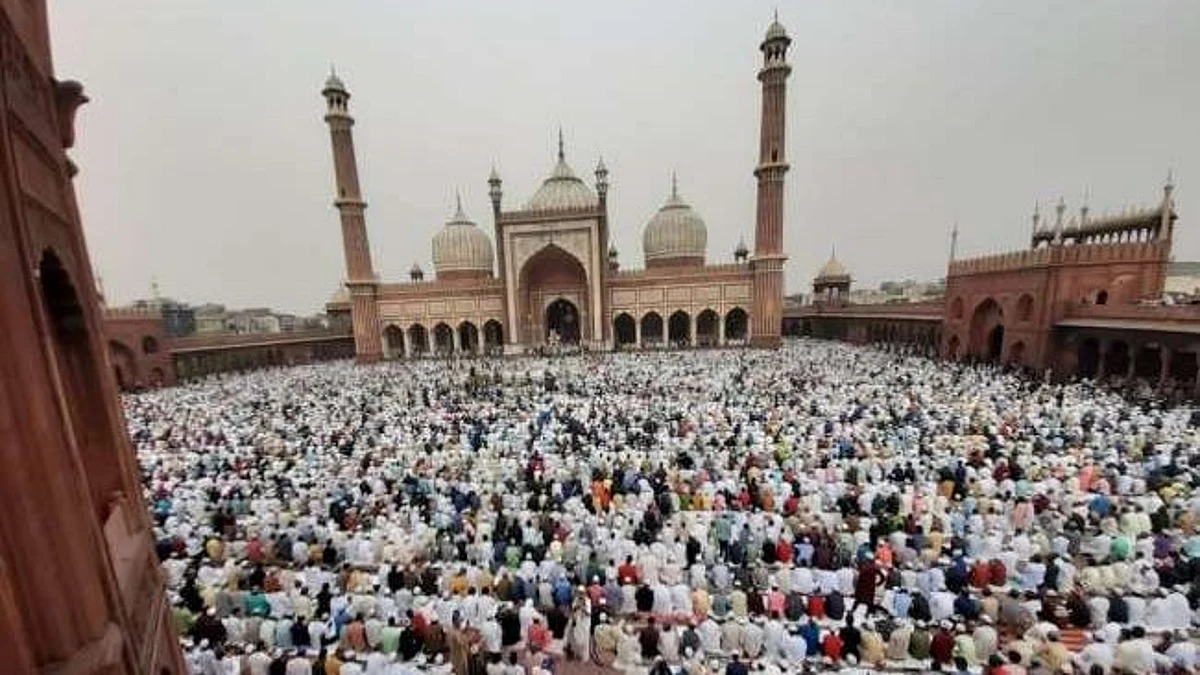 Eid-ul-Fitr 2022: देश भर में मनाया जा रहा ईद-उल-फितर, राष्ट्रपति, पीएम मोदी समेत अन्य नेताओं ने दी शुभकामनाएं