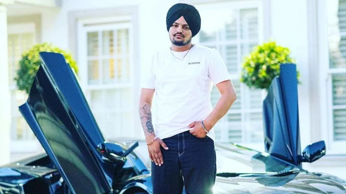 पंजाबी गायक सुभदीप सिद्दू मूसेवाला की गोली मारकर हत्या, एक दिन पहले ही हटाई थी वीआईपी सुरक्षा