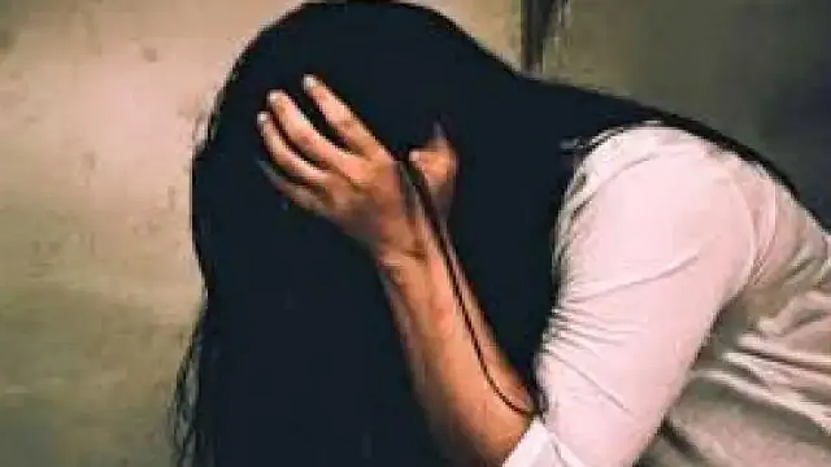 आंध्र प्रदेश: रेलवे स्टेशन पर परिवार के सामने गर्भवती महिला से गैंगरेप, नाबालिग समेत 3 को पुलिस ने किया गिरफ्तार