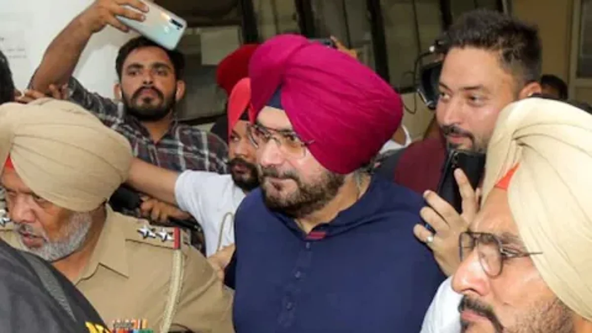 पटियाला जेल में नवजोत सिंह सिद्धू की सुरक्षा में चूक, बैरक में ड्रग्स-हथियार तस्करी मामले के आरोपी के साथ रखा