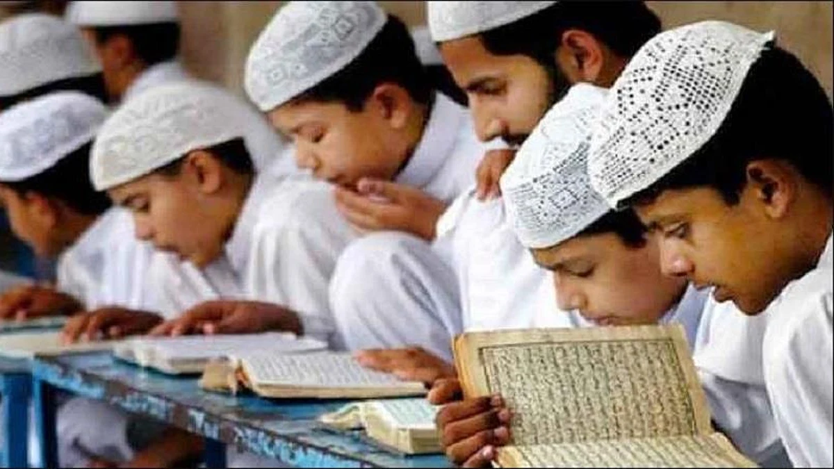 यूपी के मदरसों में सुबह राष्ट्रगान अनिवार्य, योगी सरकार ने जारी किया आदेश