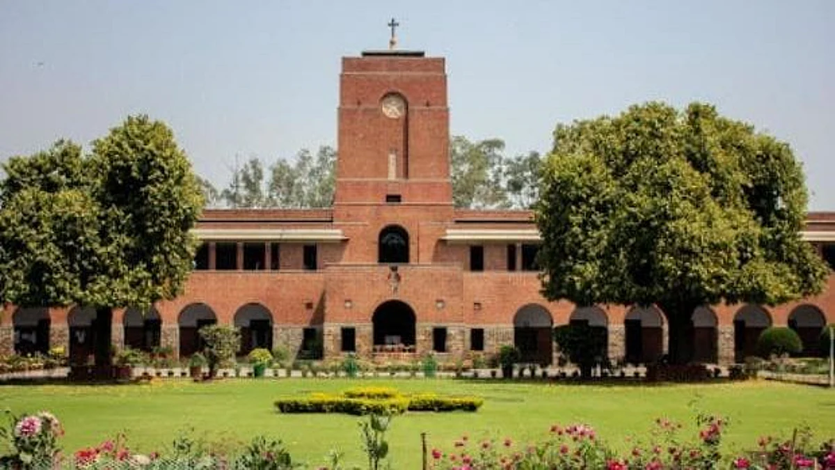 दिल्ली यूनिवर्सिटी के St. Stephen’s College पर लगा एडमिशन पॉलिसी उल्लंघन करने का आरोप, जाने क्या है मामला..